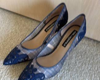 Karl Lagerfeld Womens Lace Trimmed Plaid Pumps 189 hero