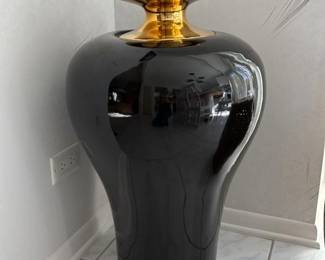 Modern Black and Gold Vase 71 hero