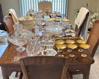 Dining Room table w 6 chairs and two leaves. 95 hero