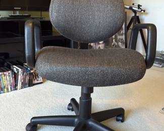 Globe Business Furniture Office Chair 134 hero