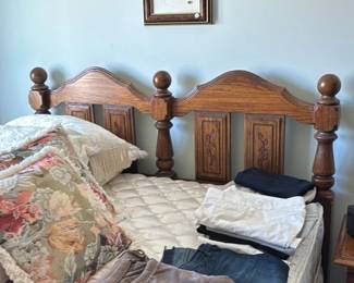 Vintage Oak Headboard 129 hero