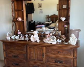 Vintage Oak Dresser with Mirror 136 hero