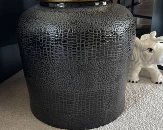 Black Embossed Ceramic Jar with Gold Lid 64 hero