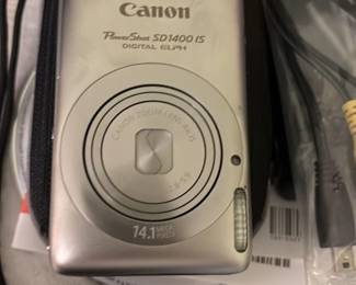 Canon PowerShot SD1400 IS Digital ELPH Camera 17 hero