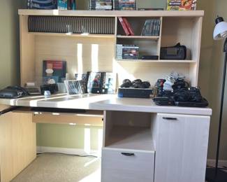 Computer Desk with Hutch 133 hero