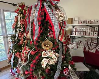 This one is the cardinal tree
It is 4.5 ft tall
As u see it