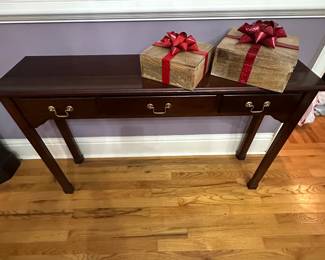 Small
Mahogany sofa table 