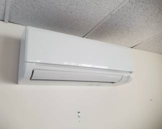 Mitsubishi ductless mini split HVAC system with 5 heads