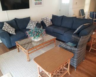 Nearly new navy sofa & loveseat