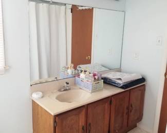 Bath vanity; vanity mirror; vanity lights