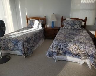 Set of twin beds; nightstand