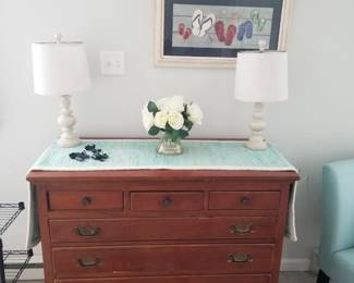 6-drawer dresser; table lamps