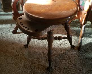 Cobblers bench with glass feet