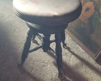 Piano bench with glass feet