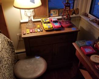 Vintage race car models; Johnnie Walker table lamp