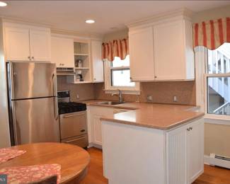 Cute kitchen with white cabinet and a nice pantry