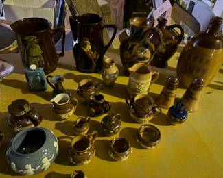 Lambeth. Many larger pieces not pictured.