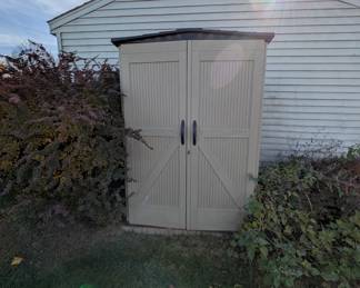 Rubbermaid 4'x4' outdoor shed