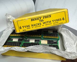 DINKY TOYS 786 6 TYRE RACKS