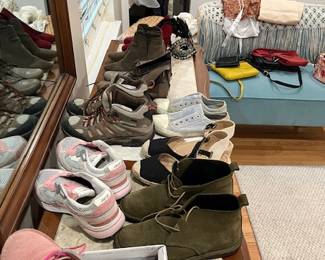 Women's shoes - size 9