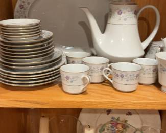 Floral Porcelain Dinnerware Set