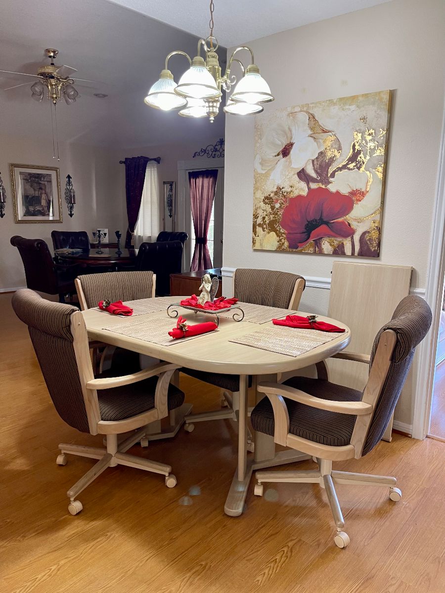 VINTAGE BLONDE DINING TABLE WITH 4 ROLLING CHAIRS-HAS A LEAF