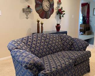 LOVESEAT THAT MATCHES SOFA