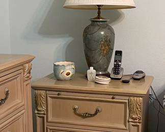 STANLEY FURNITURE NIGHTSTANDS, LAMPS