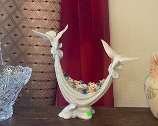 CRYSTAL, LLADRO DOVE FIGURINE, VINTAGE GERBERA DAISY VASE