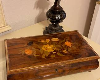 ITALIAN INLAID JEWELRY BOX