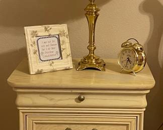 LEXINGTON NIGHTSTAND, BRASS LAMP