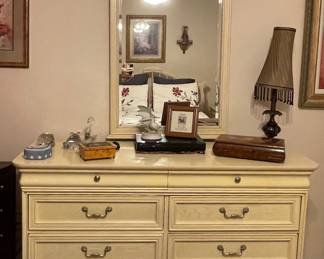 LEXINGTON DRESSER WITH MIRROR