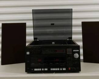 Fisher Turntable Cassette and AMFM Radio With 2 Speakers