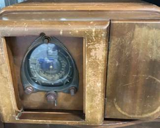 Antique Zenith Table Radio