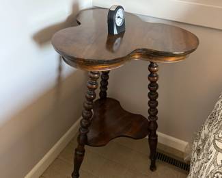 Spindle/Clover table