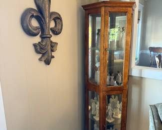 Curio, some Lladro figurines & more 