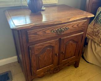 Oak bedroom furniture 