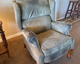 La-Z-Boy chair & ottoman (2 pairs)