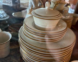 Fine China, Lladro & more 