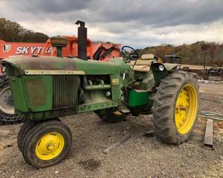 JOHN DEERE 4010 TRACTOR