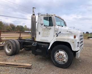 1986 INTERNATIONAL S2300 TRUCK