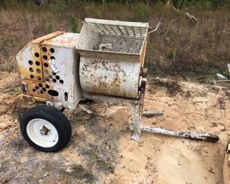TOWABLE CONCRETE MIXER