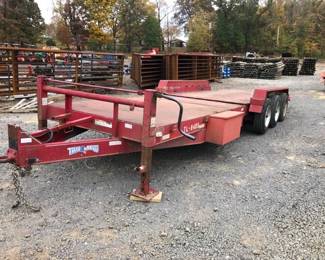26 TEXAS BRAGG EQUIPMENT TILT TRAILER