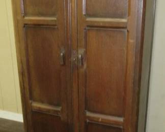 Oak Gentleman's Wardrobe 