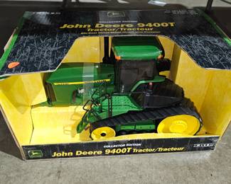 JOHN DEERE TRACTOR TOY