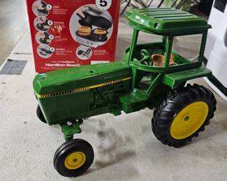 JOHN DEERE TRACTOR TOY