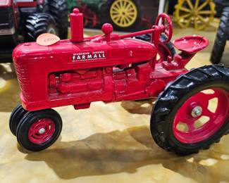 FARMALL TRACTOR TOY