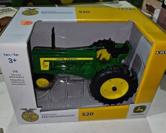 ERTL JOHN DEERE TRACTOR TOY