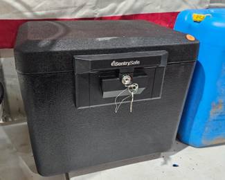 SENTRY SAFE WITH KEY