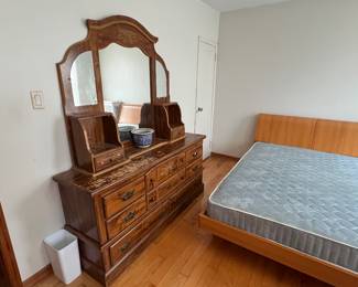 Dresser draw and queen size bed